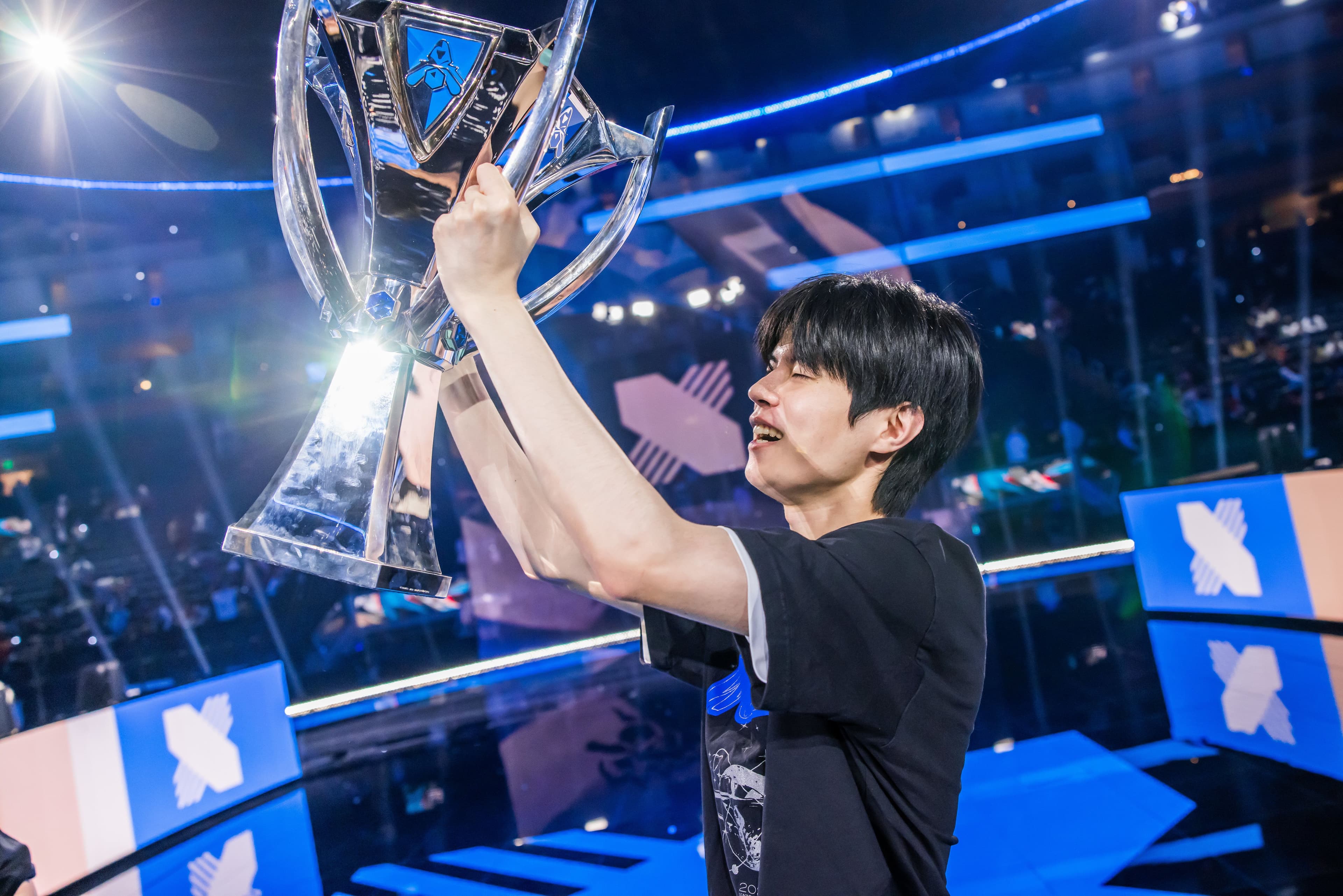 Deft after winning Worlds 2022 with DRX. (Credit: Colin Young-Wolff/Riot Games)