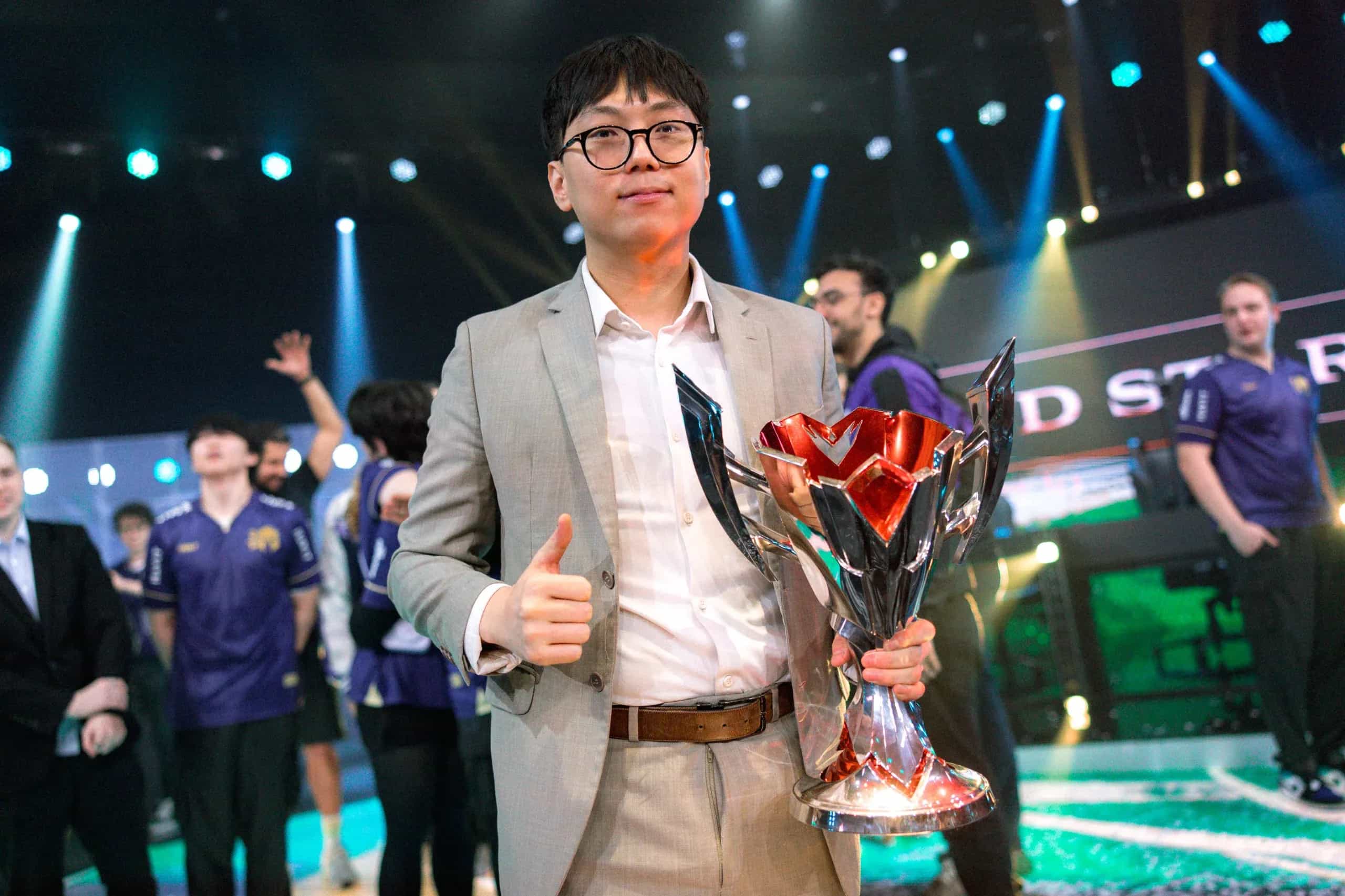 Coach SeeEl se aposenta do LoL e assume papel de embaixador da VKS, Smiley assume time