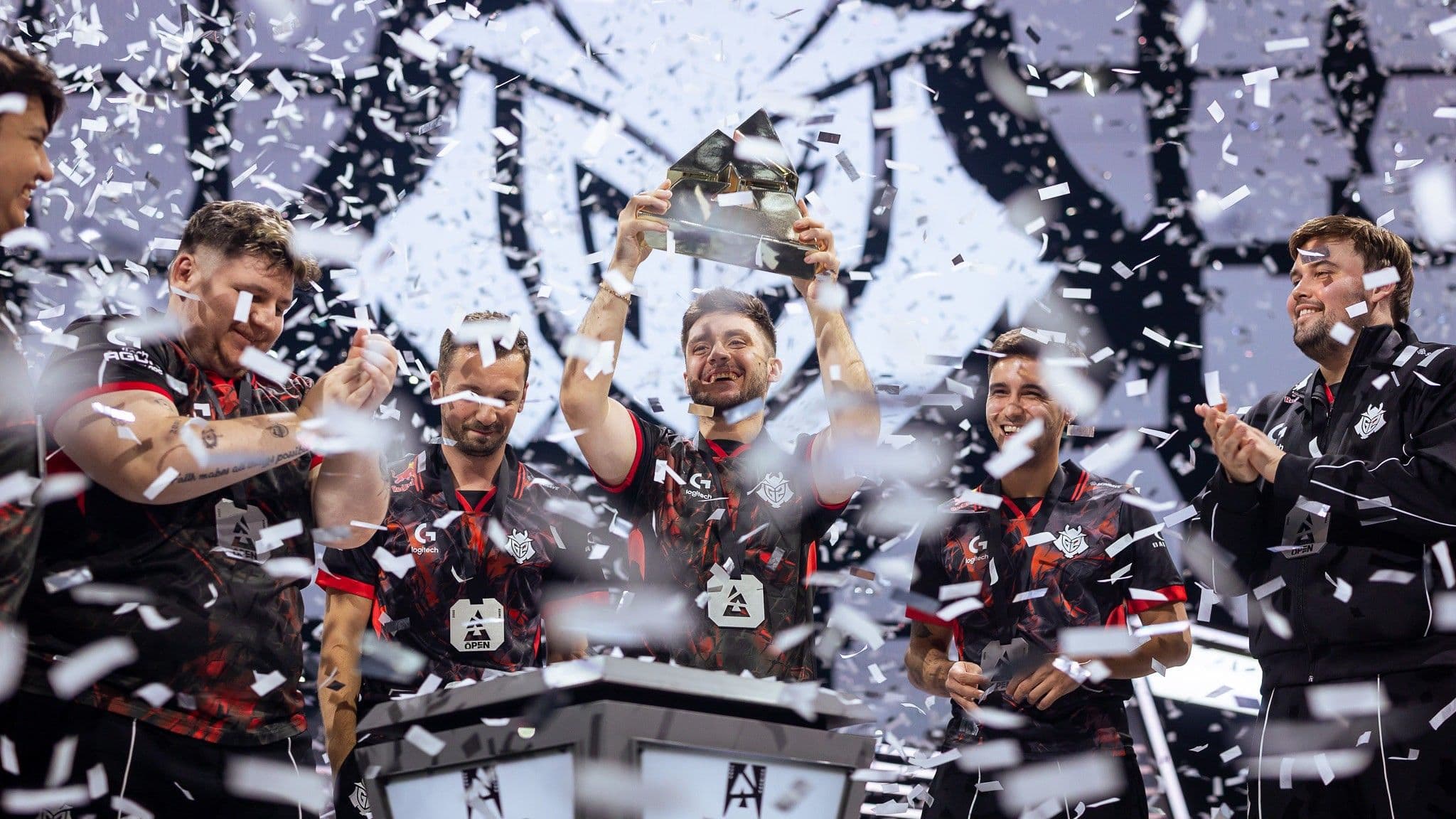 SunPayus for G2 Esports lifting the BLAST Open Fall 2025 trophy (Image Source: Stephanie Lindgren/BLAST)