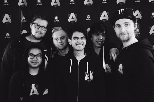 Insania foi um dos jogadores a se aposentar do Dota 2 passando por menos equipes.
