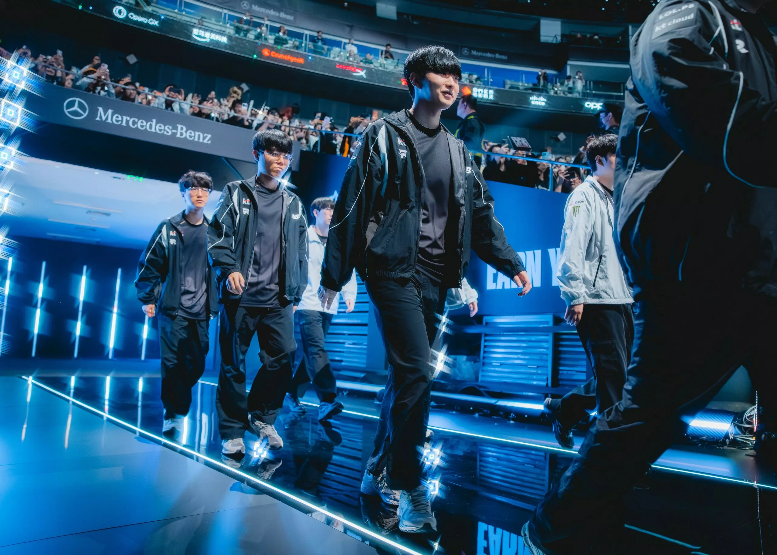 KT Rolster enter the stage at Worlds 2025