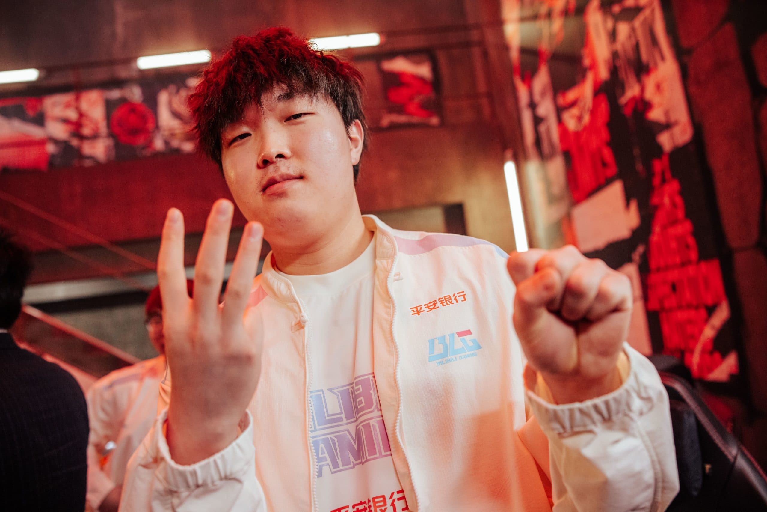 Bin retorna para dominar a rota do topo na temporada 2025 da LPL
