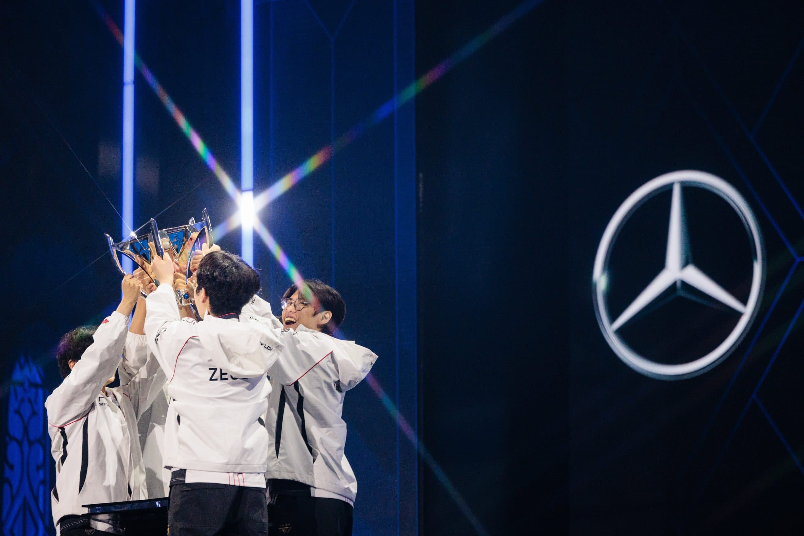 T1 Worlds 2024 trophy