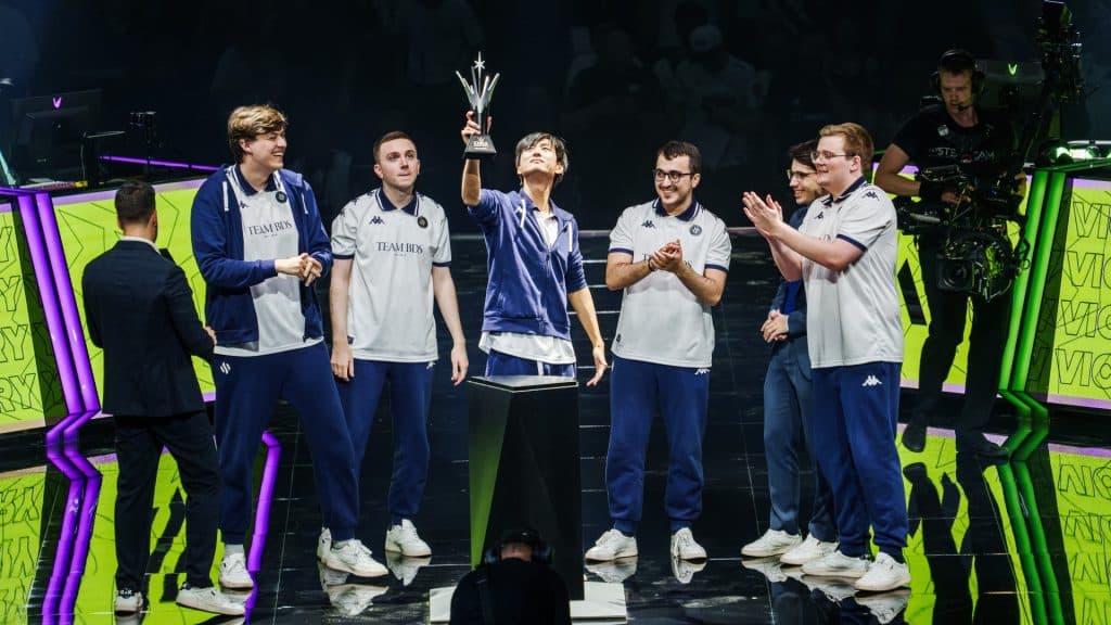 Team BDS Academy lifting the EMEA Masters 2024 trophy (1080p)