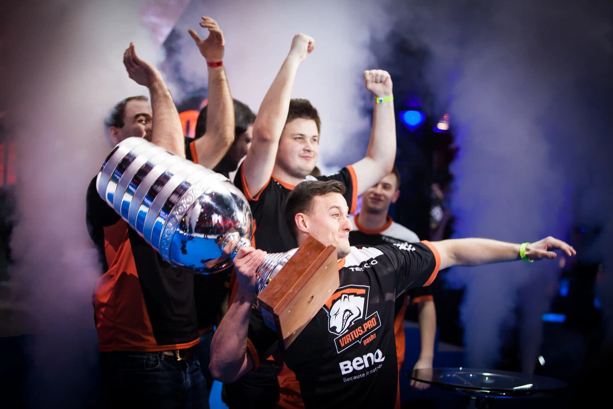 Virtus.pro-win-the-EMS-Katowice-2014-Major-Image-Source-Virtus.pro
