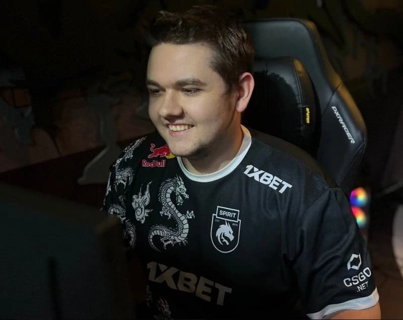 Yatoro Breaks 16000 MMR Record with Drow Ranger!