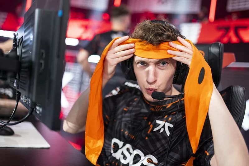 Boaster é uma influência positiva para seus companheiros de equipe dentro e fora dos servidores do Valorant (créditos: FNATIC)