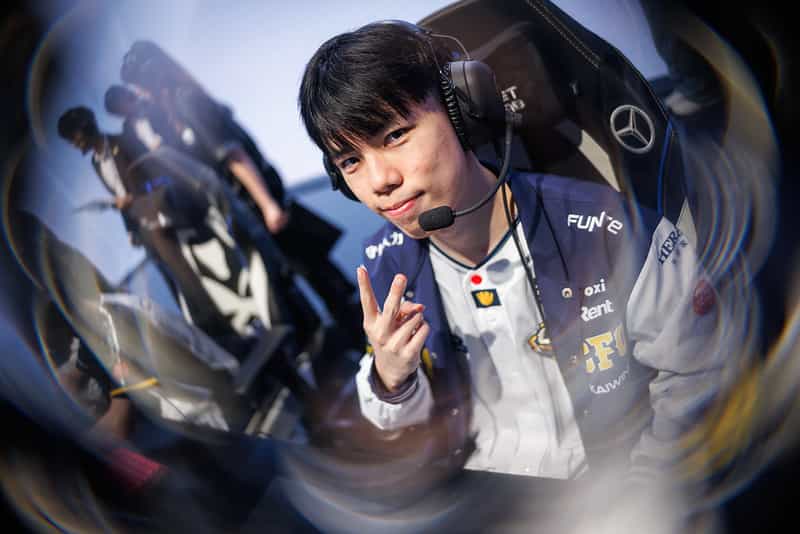 CTBC Flying Oyster Upsets T1 on Day 2 of Worlds 2025 Swiss Stage