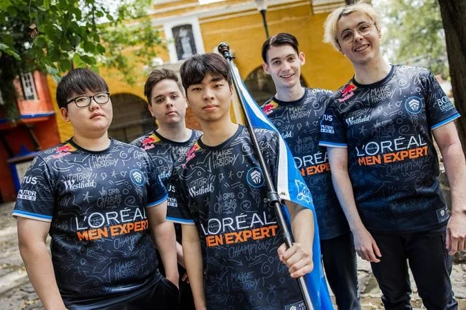 Chiefs Esports Club League of Legends team posing outdoors in official jerseys, holding their team flag